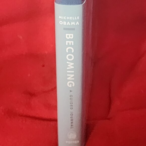 Becoming A Guided Journal for Discovering Your Voice by Michelle Obama - Picture 5 of 16